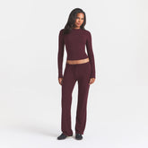 COTTON JERSEY STRAIGHT LEG PANT | CURRANT ON A MODEL FRONT VIEW @ | FOCUS: 0.0, 1.0, 0.9