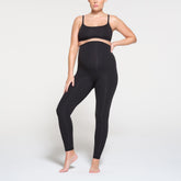 FITS EVERYBODY MATERNITY LEGGING | ONYX ON A MODEL FRONT VIEW