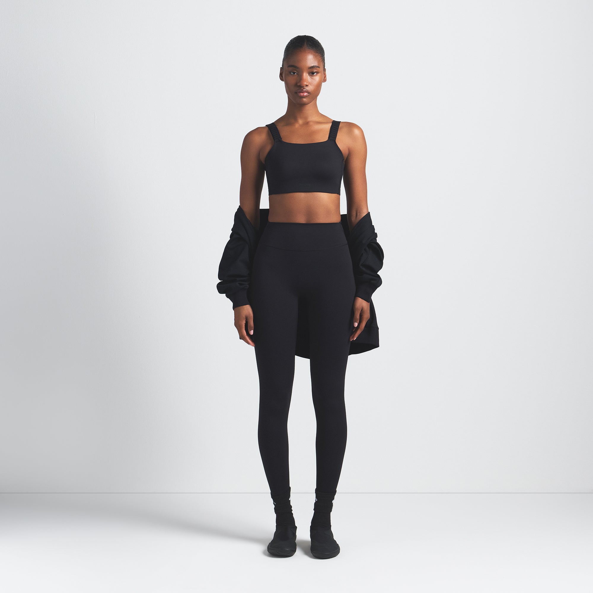 NikeSKIMS MATTE 29" LEGGING | OBSIDIAN ON A MODEL FRONT VIEW @ | FOCUS: 0.9, 0.1, 0.7