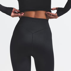 NikeSKIMS SHINE BONDED WAIST 26" LEGGING | OBSIDIAN ON A MODEL SIDE VIEW
