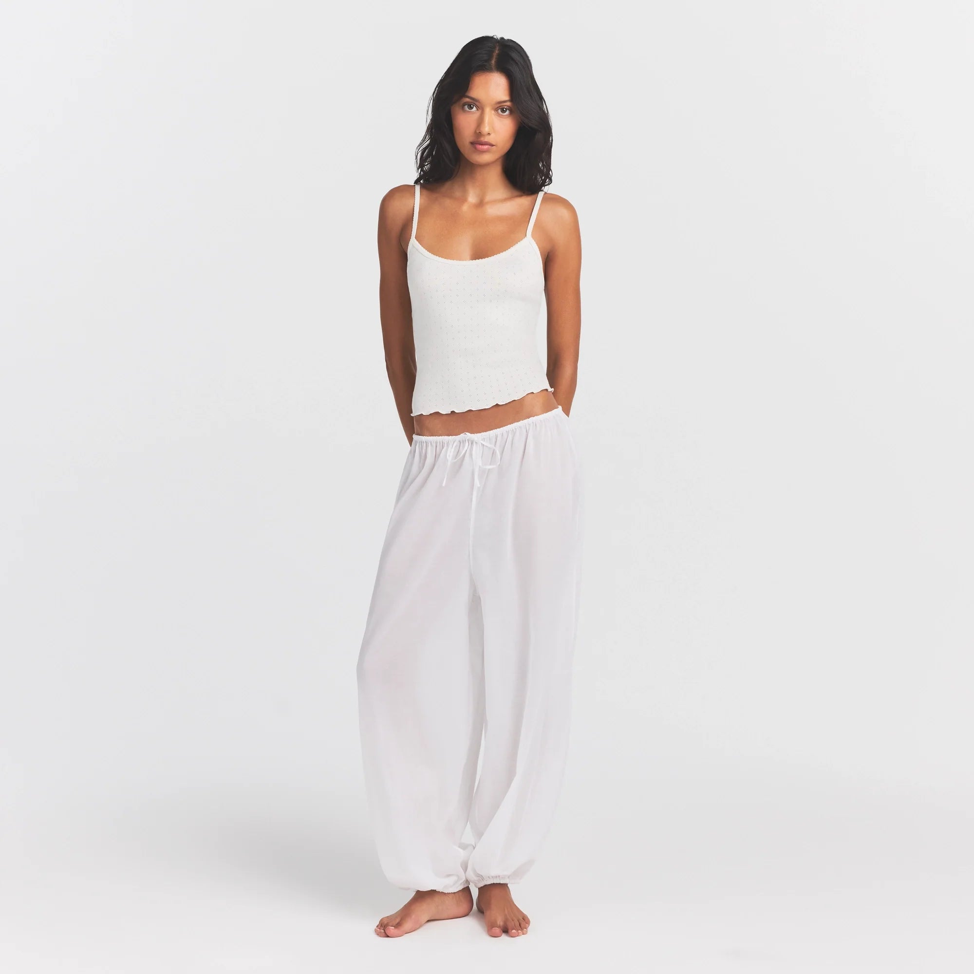 VOILE SLEEP BALLOON PANT | SNOW ON A MODEL FRONT VIEW @ | FOCUS: 0.0, 1.0, 0.9