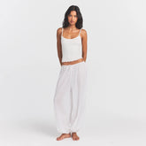 VOILE SLEEP BALLOON PANT | SNOW ON A MODEL FRONT VIEW @ | FOCUS: 0.0, 1.0, 0.9
