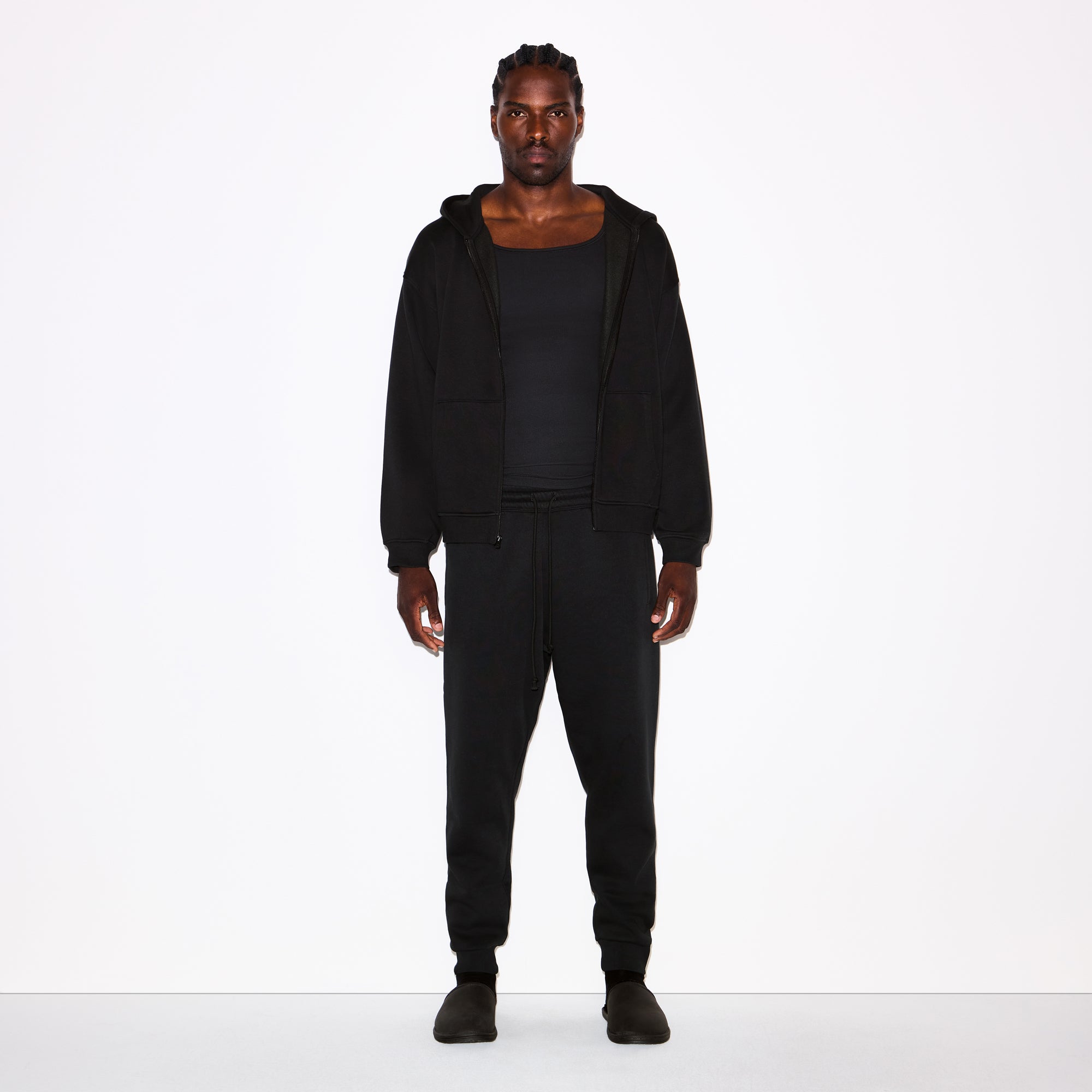 FLEECE LOUNGE MENS TAPERED JOGGER | WASHED ONYX ON A MODEL FRONT VIEW @ | FOCUS: 0.0, 1.0, 0.9