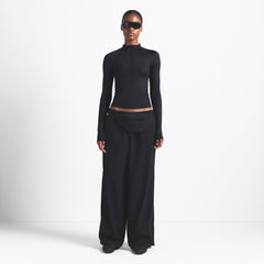 NikeSKIMS WOVEN NYLON OVERSIZED TRACK PANT | OBSIDIAN ON A MODEL FRONT VIEW @ | FOCUS: 0.0, 1.0, 0.9