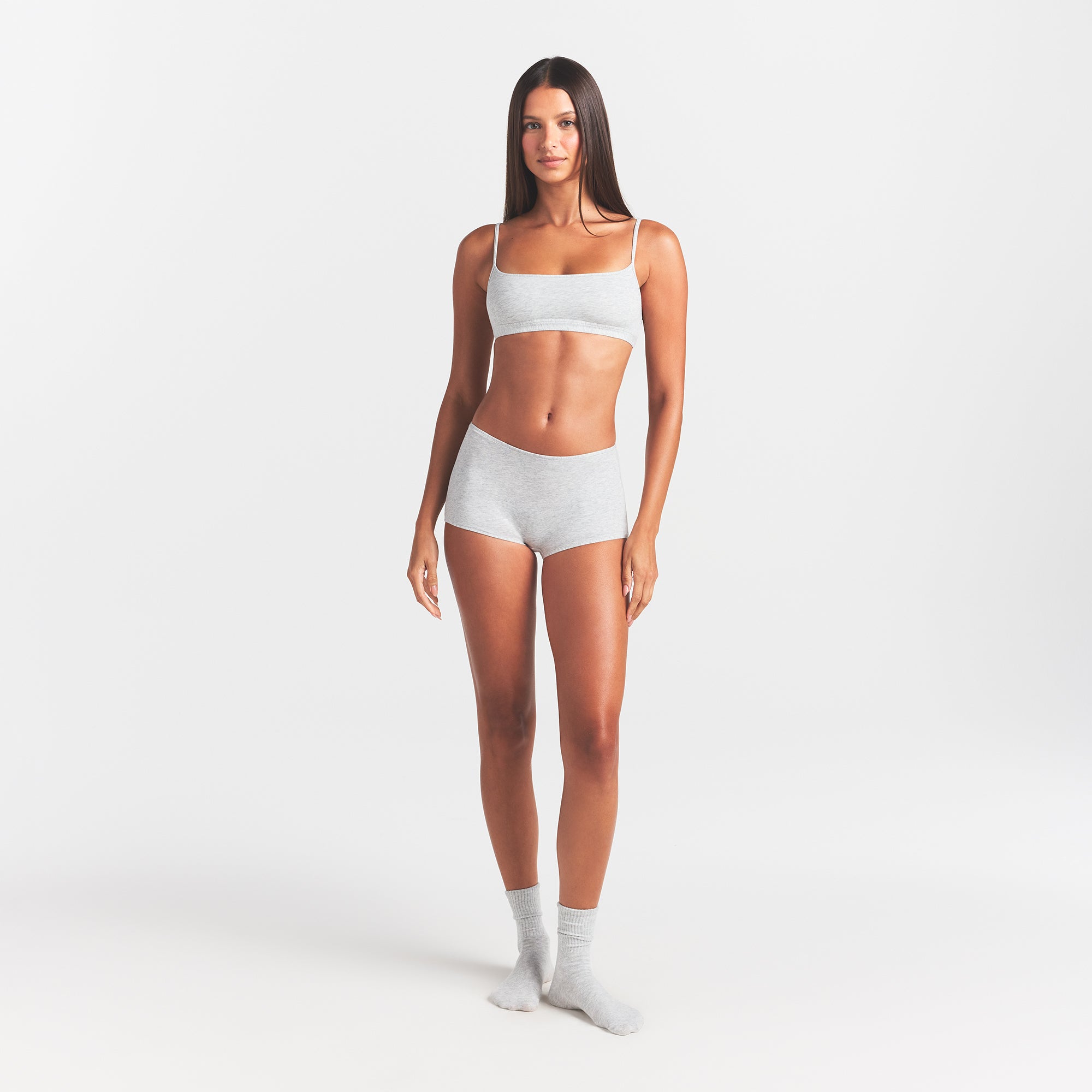 EVERYDAY COTTON SCOOP BRALETTE | LIGHT HEATHER GREY ON A MODEL FRONT VIEW @ | FOCUS: 0.0, 1.0, 0.9