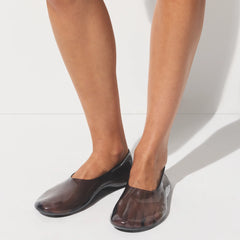 JELLY SHOE | ONYX ON A MODEL SIDE VIEW @ | FOCUS: 0.0, 1.0, 0.9