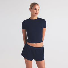 COTTON RIB LOOSE SHORT | NAVY ON A MODEL SIDE VIEW | FOCUS: 0.0, 1.0, 0.9