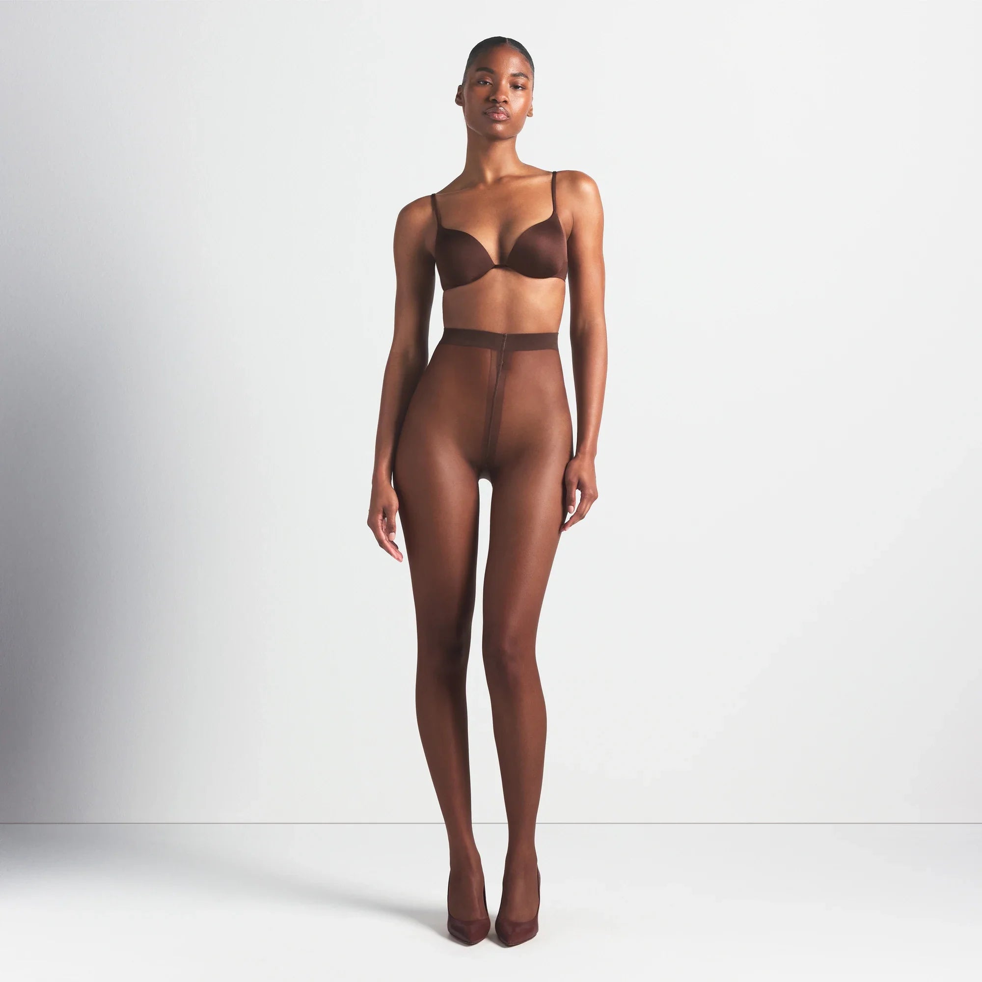 HOSIERY SHEER TIGHT | ESPRESSO ON A MODEL FRONT VIEW @ | FOCUS: 0.0, 1.0, 0.9