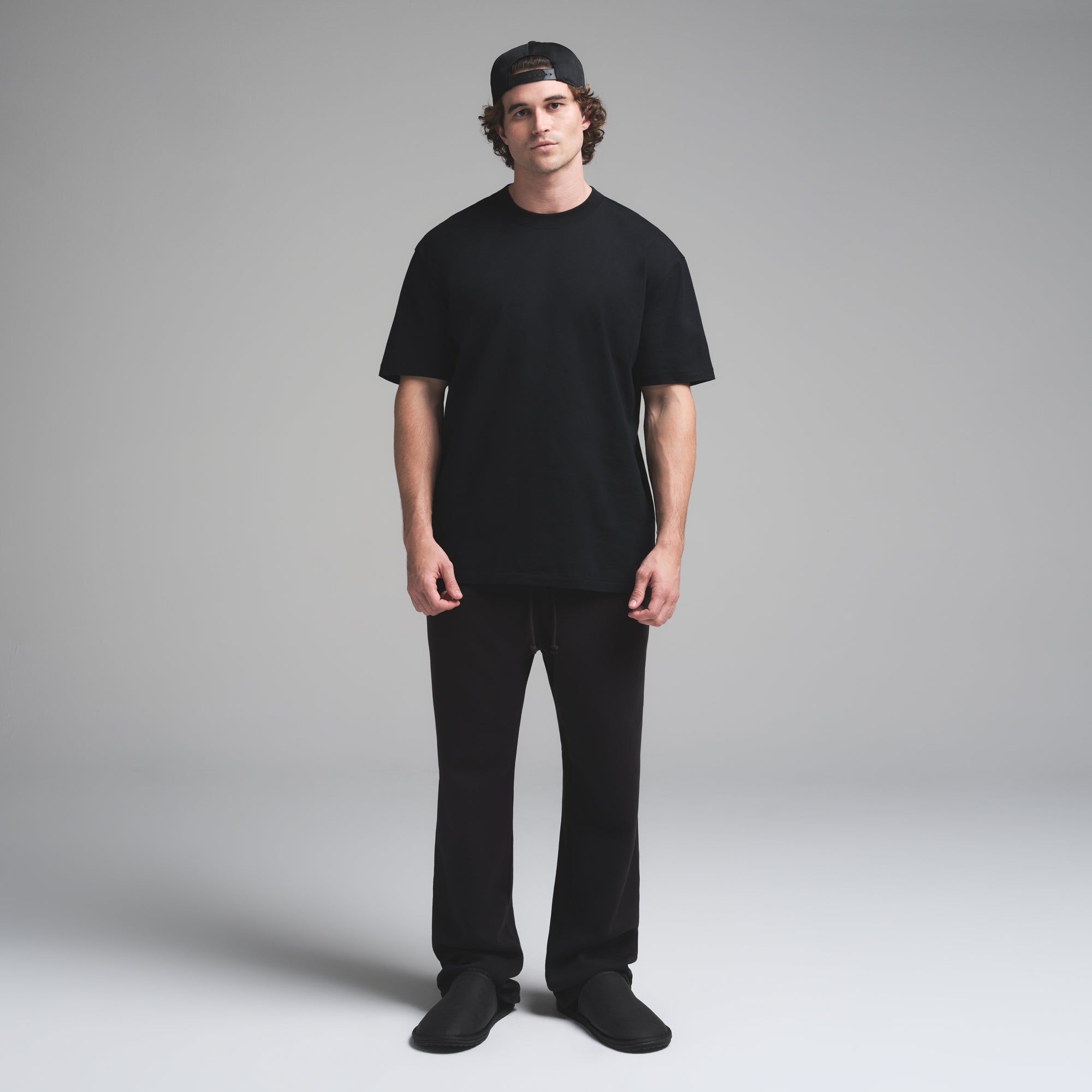 HEAVYWEIGHT COTTON MENS RELAXED T-SHIRT | OBSIDIAN ON A MODEL FRONT VIEW | FOCUS: 0.0, 1.0, 0.9