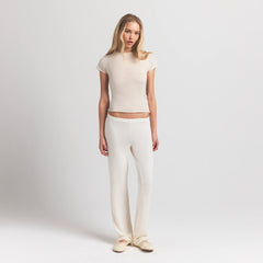 FEATHERWEIGHT CASHMERE TEE | EGRET ON A MODEL FRONT VIEW S | FOCUS: 0.0, 1.0, 0.9