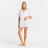 ORGANIC COTTON SLEEP SHORT SLEEVE SET | SNOW ON A MODEL FRONT VIEW @ | FOCUS: 0.0, 1.0, 0.9