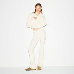 OUTDOOR FLEECE HALF ZIP | ECRU ON A MODEL FRONT VIEW @ | FOCUS: 0.0, 1.0, 0.9