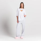 WORN IN JERSEY OVERSIZED HEART T-SHIRT | SNOW ON A MODEL FRONT VIEW @ | FOCUS: 0.0, 1.0, 0.9