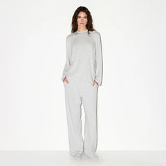 BOYFRIEND LONG SLEEVE T-SHIRT | LIGHT HEATHER GREY ON A MODEL FRONT VIEW @ | FOCUS: 0.0, 1.0, 0.9