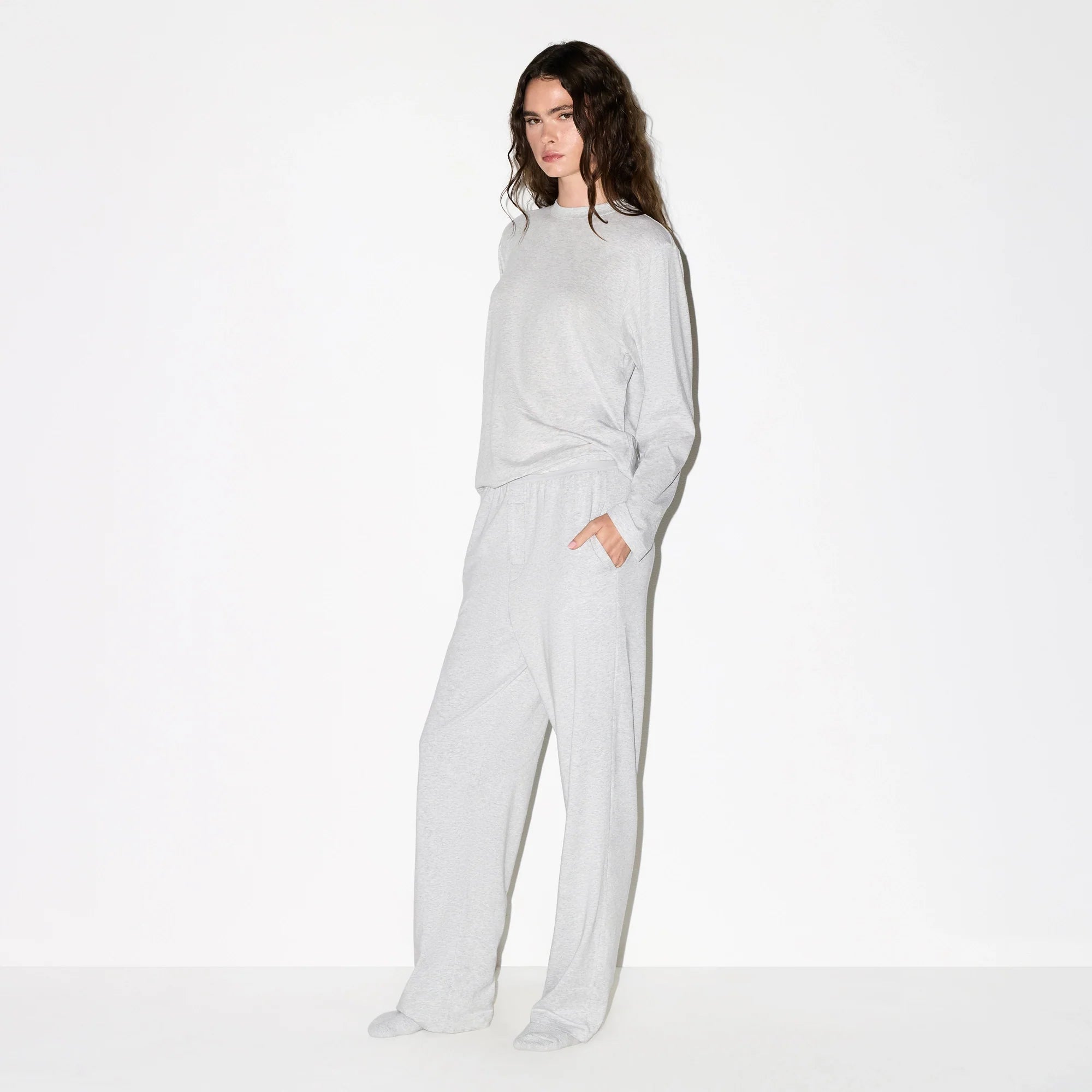 BOYFRIEND LONG SLEEVE T-SHIRT | LIGHT HEATHER GREY ON A MODEL FRONT VIEW @ | FOCUS: 0.0, 1.0, 0.9