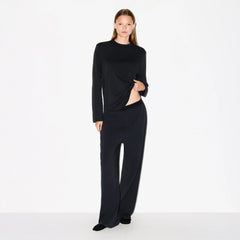 BOYFRIEND LOOSE PANT | ONYX ON A MODEL FRONT VIEW @ | FOCUS: 0.0, 1.0, 0.9