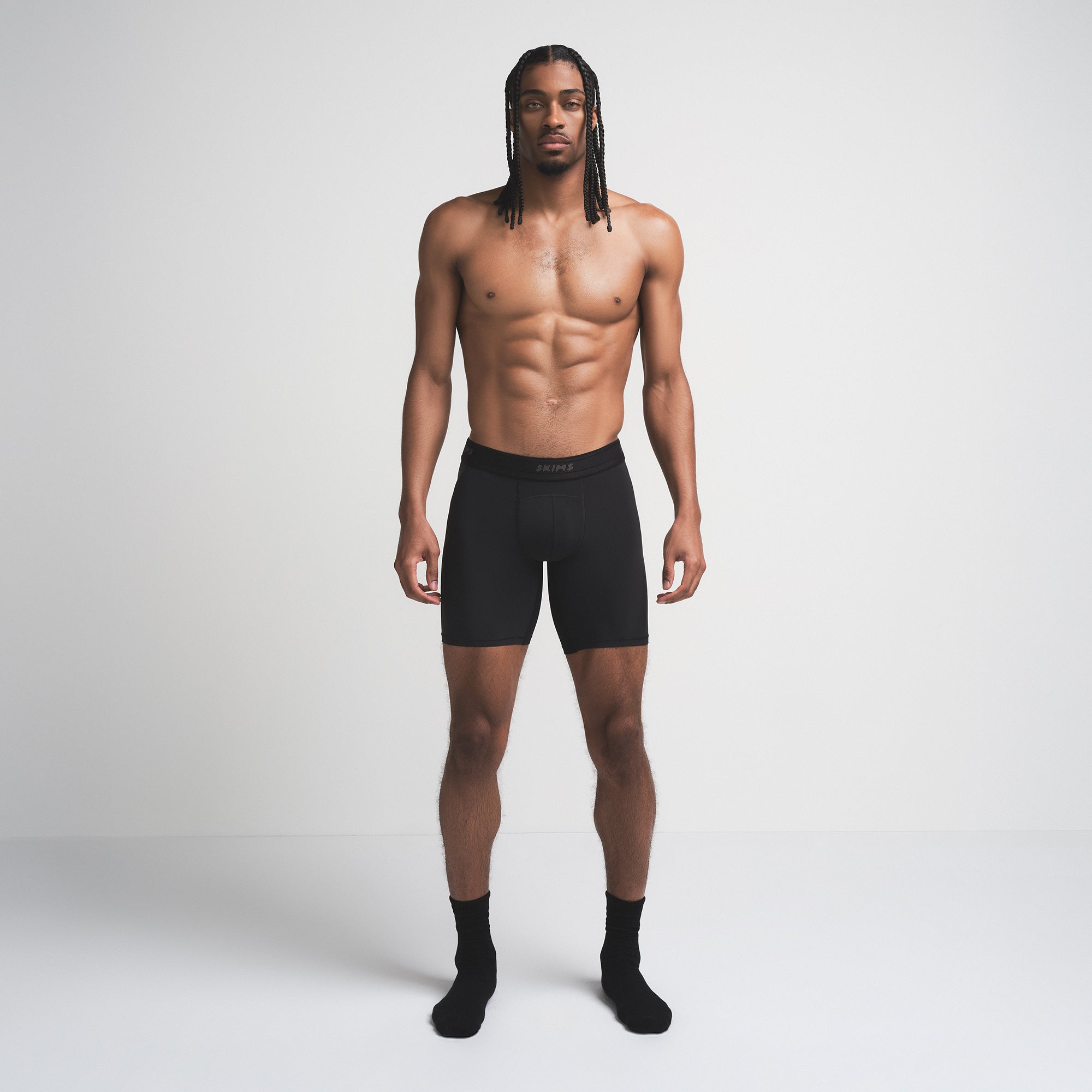 SKIMS SPORT MENS 7" BOXER BRIEF | OBSIDIAN ON A MODEL FRONT VIEW | FOCUS: 0.0, 1.0, 0.9