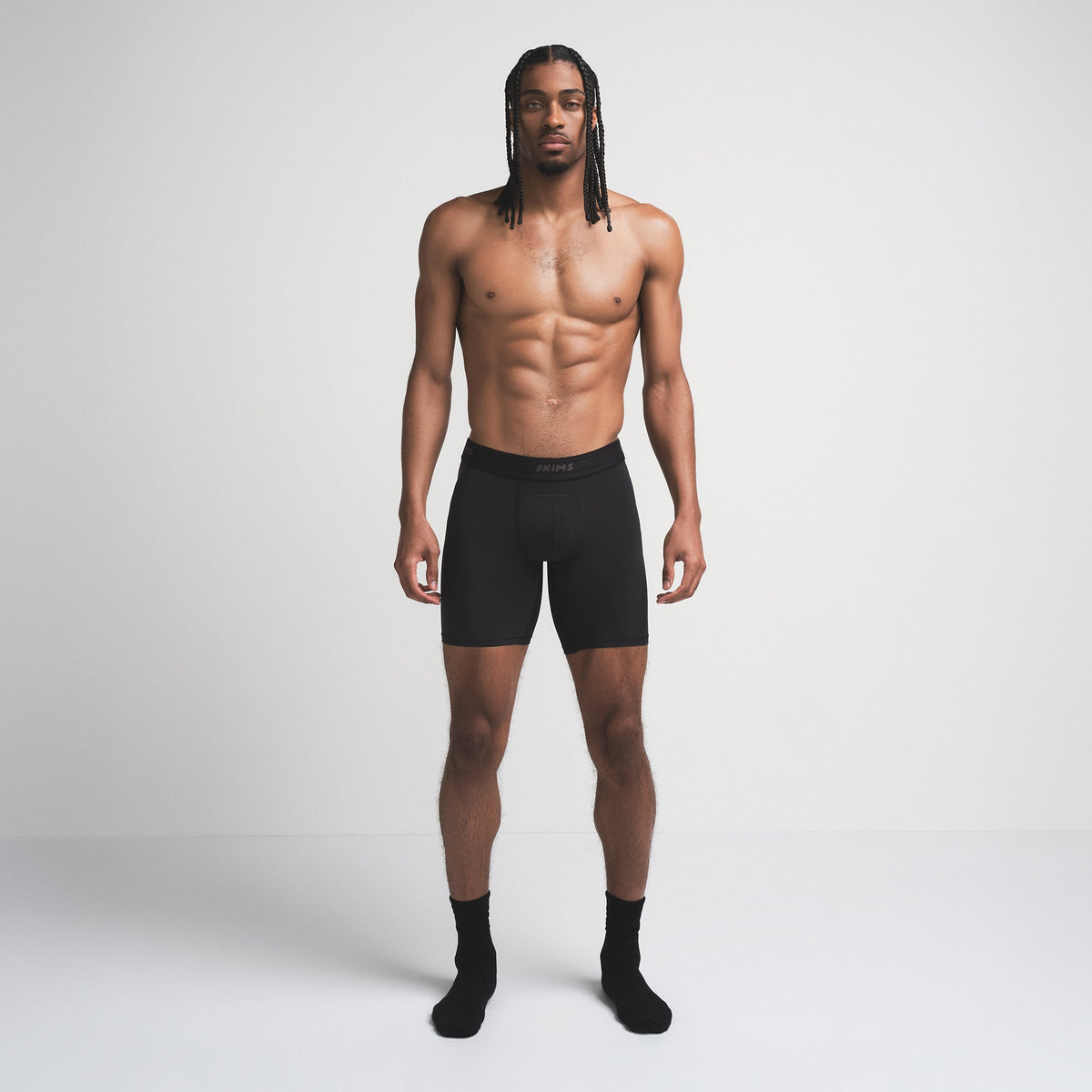 SKIMS SPORT MENS 7" BOXER BRIEF | OBSIDIAN ON A MODEL FRONT VIEW | FOCUS: 0.0, 1.0, 0.9