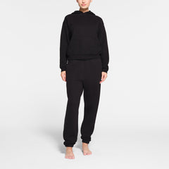 COTTON FLEECE CLASSIC JOGGER | ONYX ON A MODEL FRONT VIEW