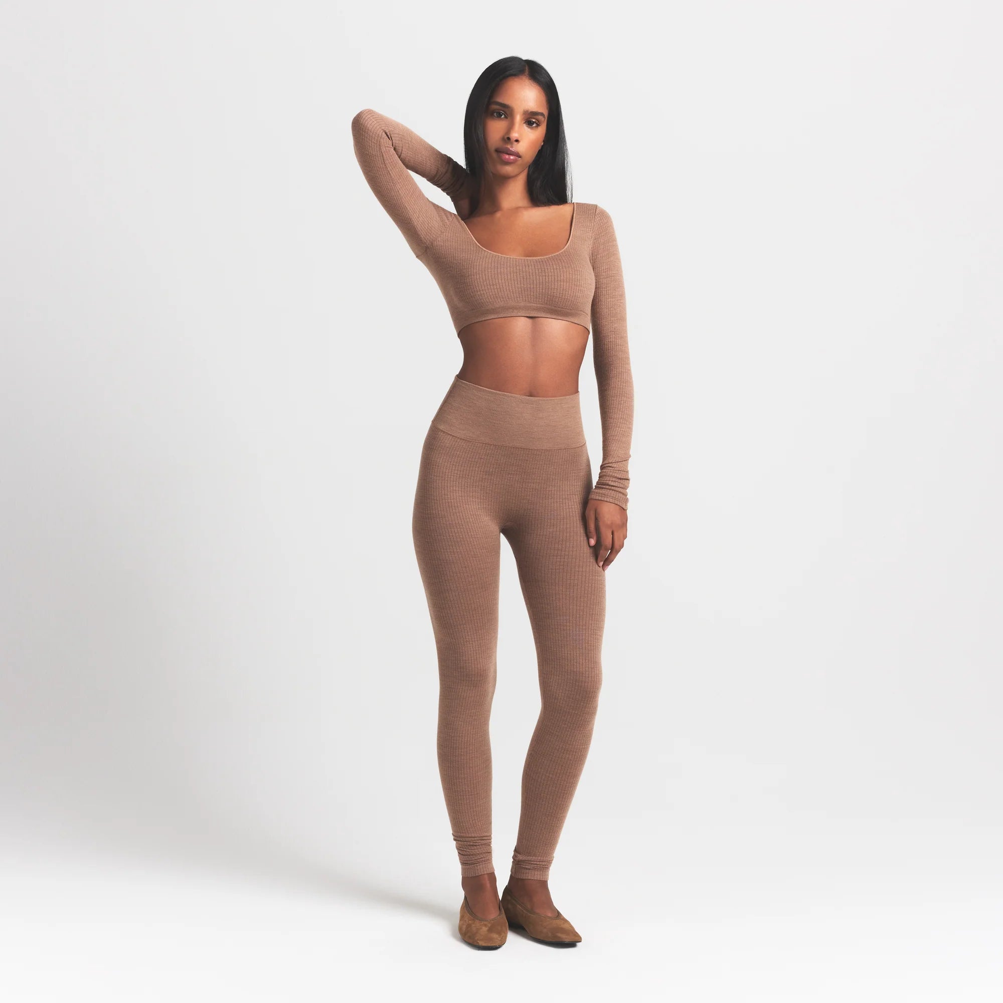 WOOL RIB HIGH-WAISTED LEGGING | SIENNA ON A MODEL FRONT VIEW S | FOCUS: 0.0, 1.0, 0.9