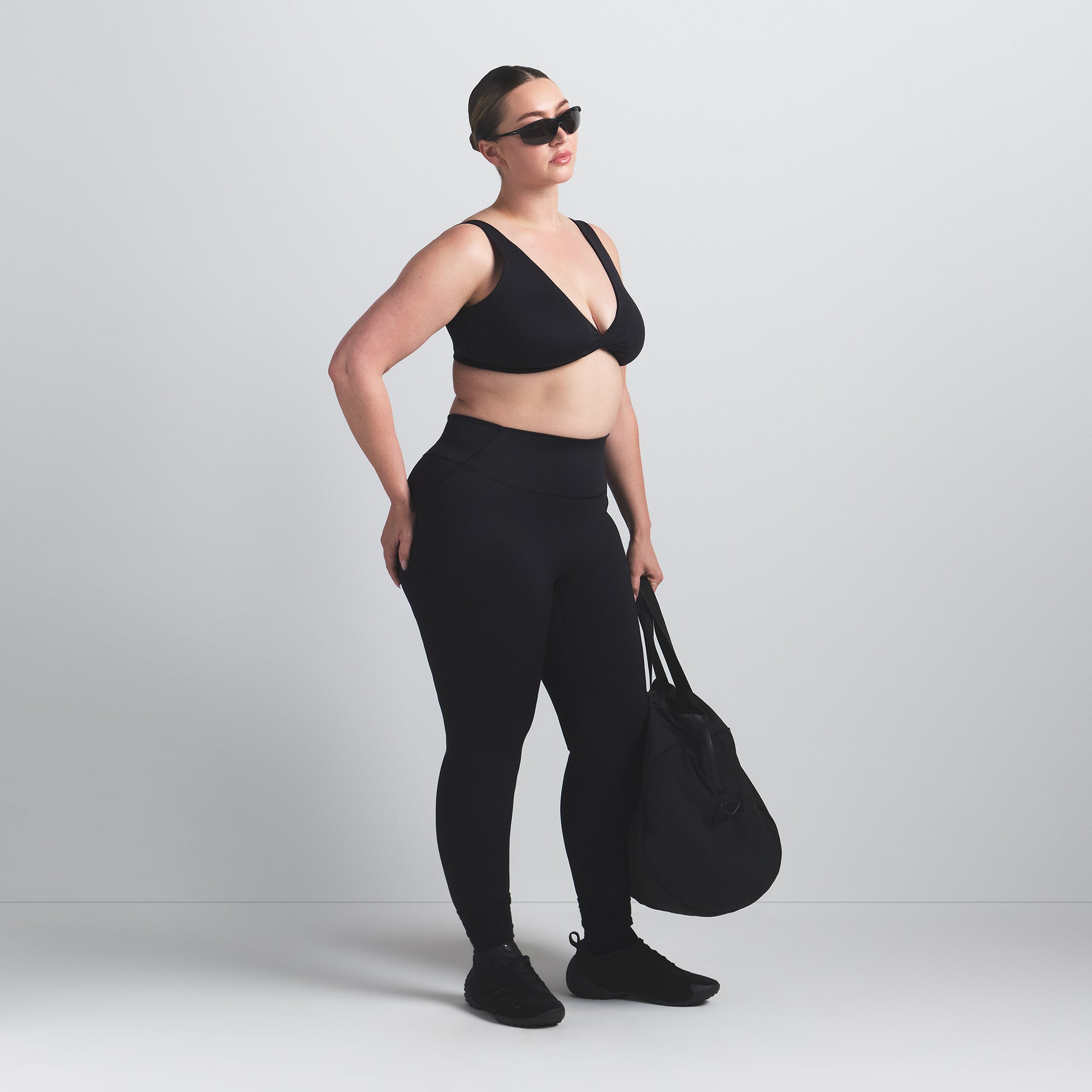 NikeSKIMS MATTE 26" LEGGING | OBSIDIAN ON A MODEL SIDE VIEW