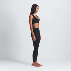 NikeSKIMS MATTE V-LINE 26" LEGGING | OBSIDIAN ON A MODEL SIDE VIEW
