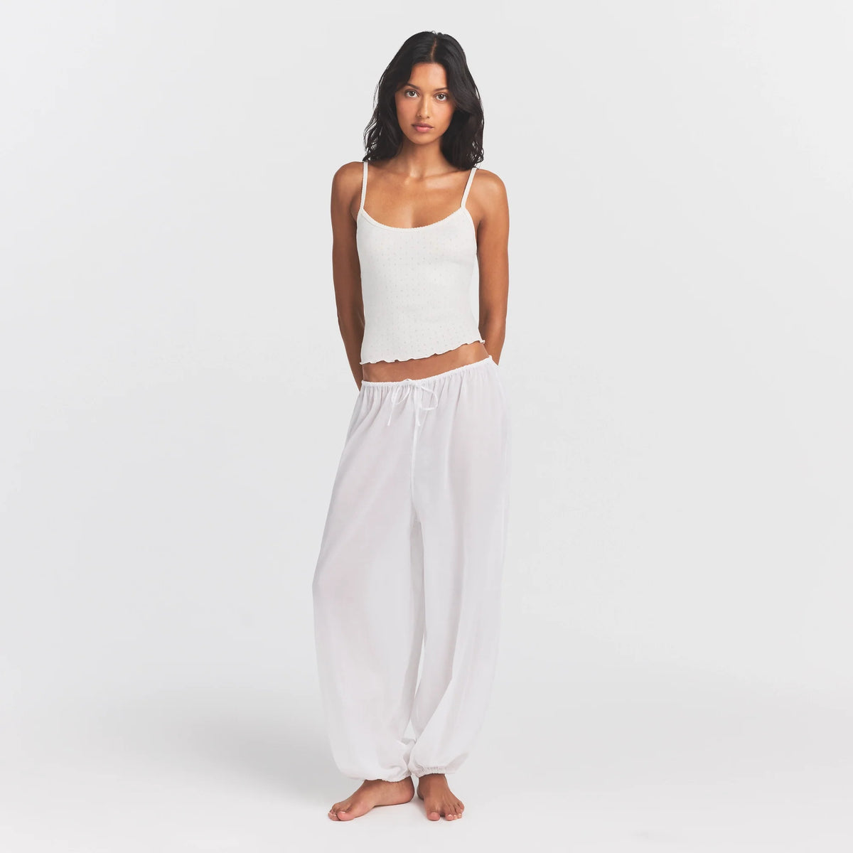 VOILE SLEEP BALLOON PANT | SNOW ON A MODEL FRONT VIEW @ | FOCUS: 0.0, 1.0, 0.9