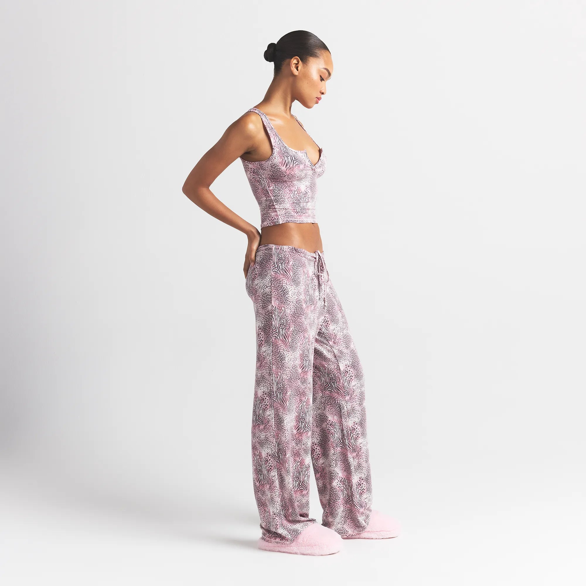SKIMS SLEEP STRAIGHT LEG PANT | BLOOM MINI MULTI ANIMAL ON A MODEL SIDE VIEW @ | FOCUS: 0.0, 1.0, 0.9