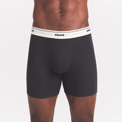 SKIMS COTTON RIB MENS 5" BOXER BRIEF | ONYX ON A MODEL SIDE VIEW @ | FOCUS: 0.0, 1.0, 0.9