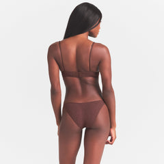 EVERYDAY COTTON T-SHIRT BRA | COCOA HEATHER ON A MODEL SIDE  VIEW @ | FOCUS: 0.0, 1.0, 0.9