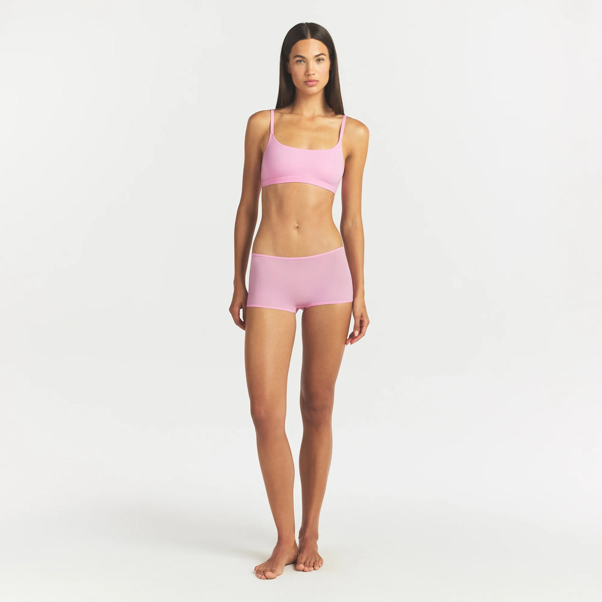 FITS EVERYBODY SCOOP BRALETTE | BUBBLE GUM ON A MODEL FRONT VIEW @ | FOCUS: 0.0, 1.0, 0.9