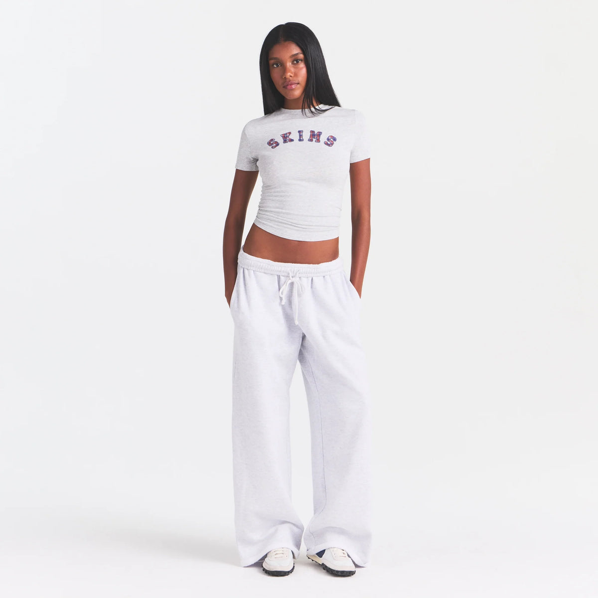 COTTON FLEECE OVERSIZED STRAIGHT LEG PANT | LIGHT HEATHER GREY ON A MODEL FRONT VIEW @ | FOCUS: 0.0, 1.0, 0.9