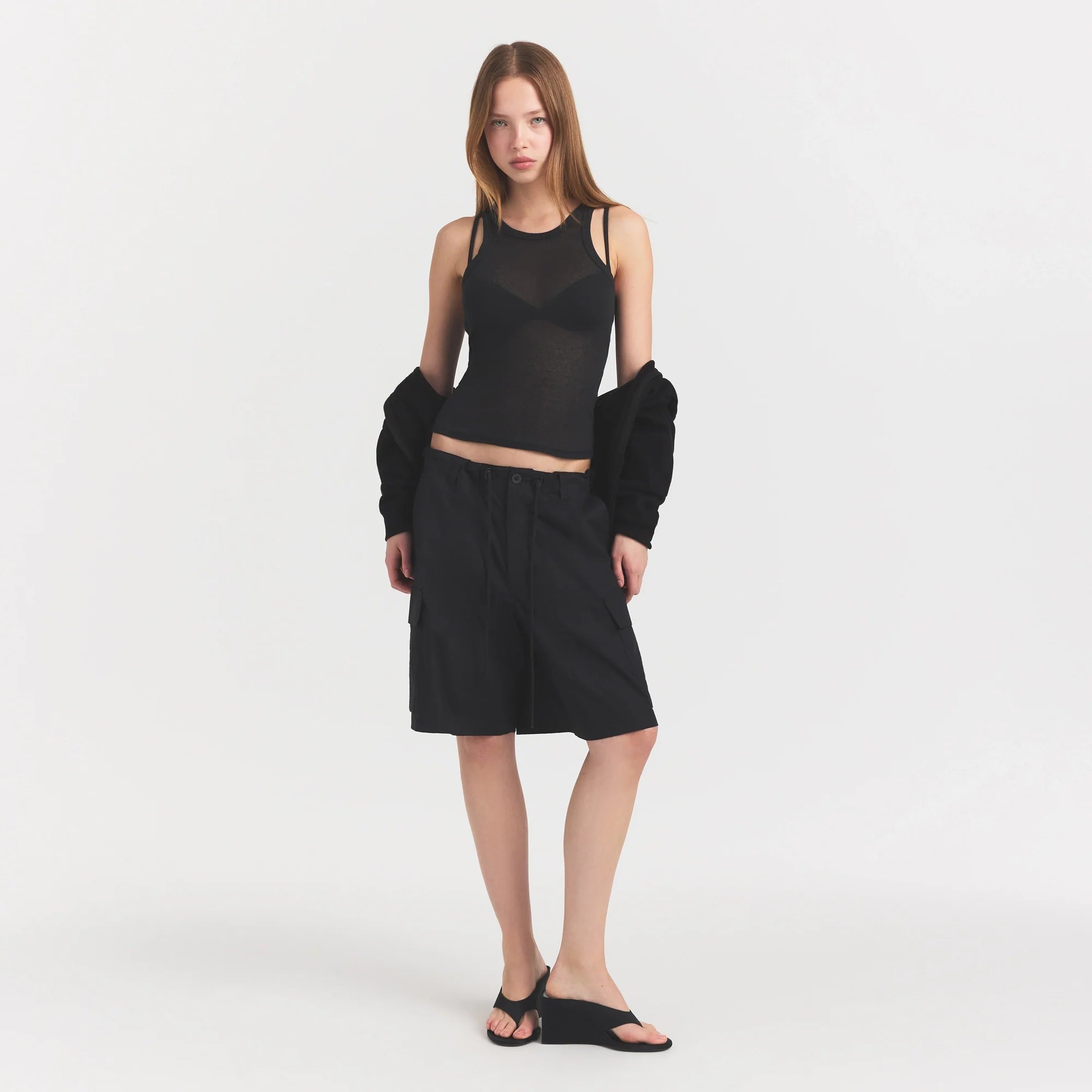 WOVEN COTTON OVERSIZED CARGO SHORT | ONYX ON A MODEL FRONT VIEW @ | FOCUS: 0.0, 1.0, 0.9