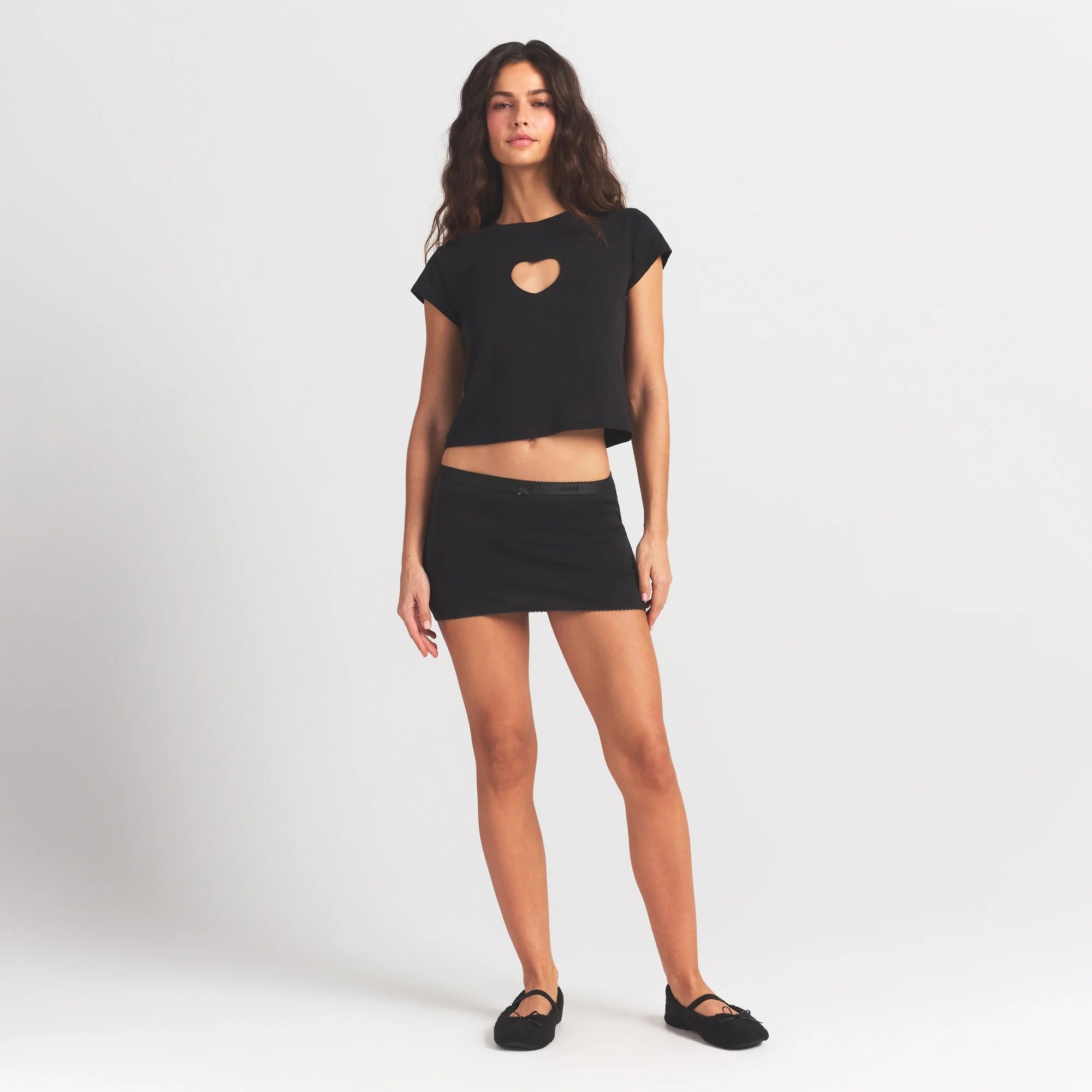 LOGO POINTELLE MICRO SKORT | SOOT ON A MODEL FRONT VIEW @ | FOCUS: 0.0, 1.0, 0.9