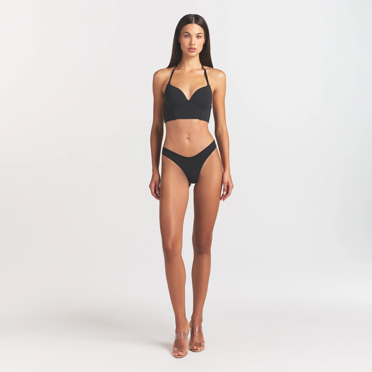 FITS EVERYBODY LOW BACK LONGLINE BRA | ONYX ON A MODEL FRONT VIEW @ | FOCUS: 0.0, 1.0, 0.9