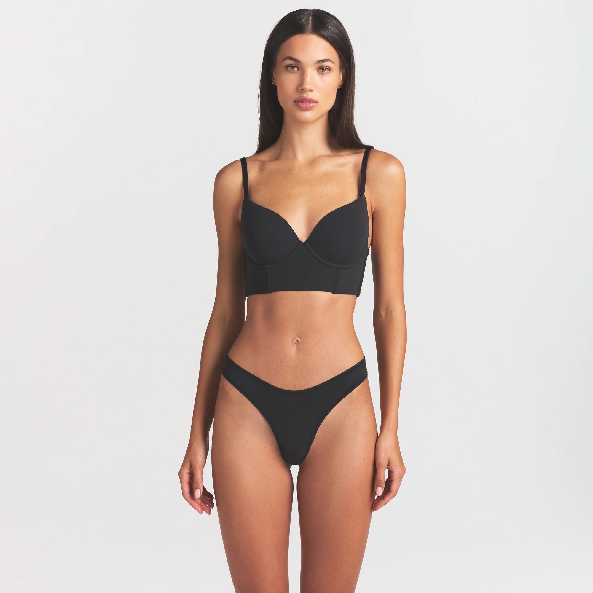 FITS EVERYBODY LOW BACK LONGLINE BRA | ONYX ON A MODEL SIDE VIEW @ | FOCUS: 0.0, 1.0, 0.9