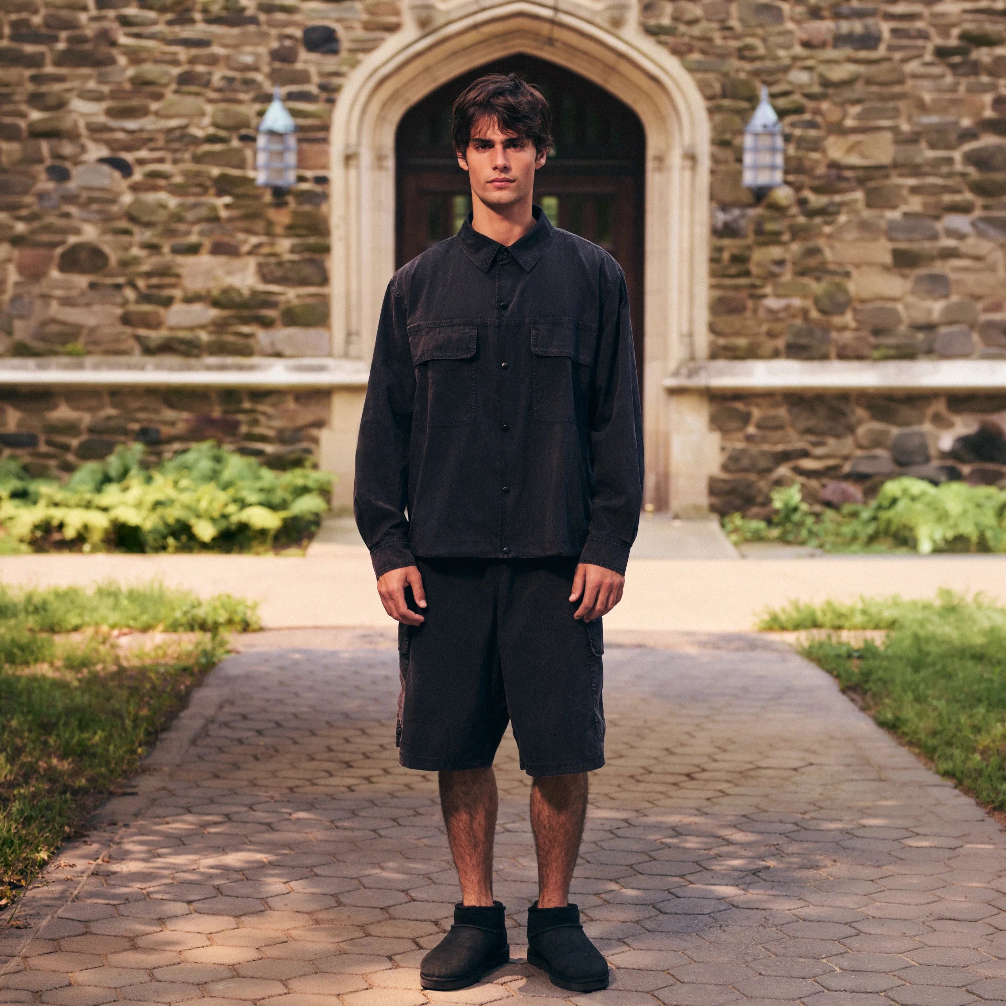 WOVEN MENS RELAXED SHIRT | ONYX ON A MODEL SIDE VIEW @ | FOCUS: 0.0, 1.0, 0.9