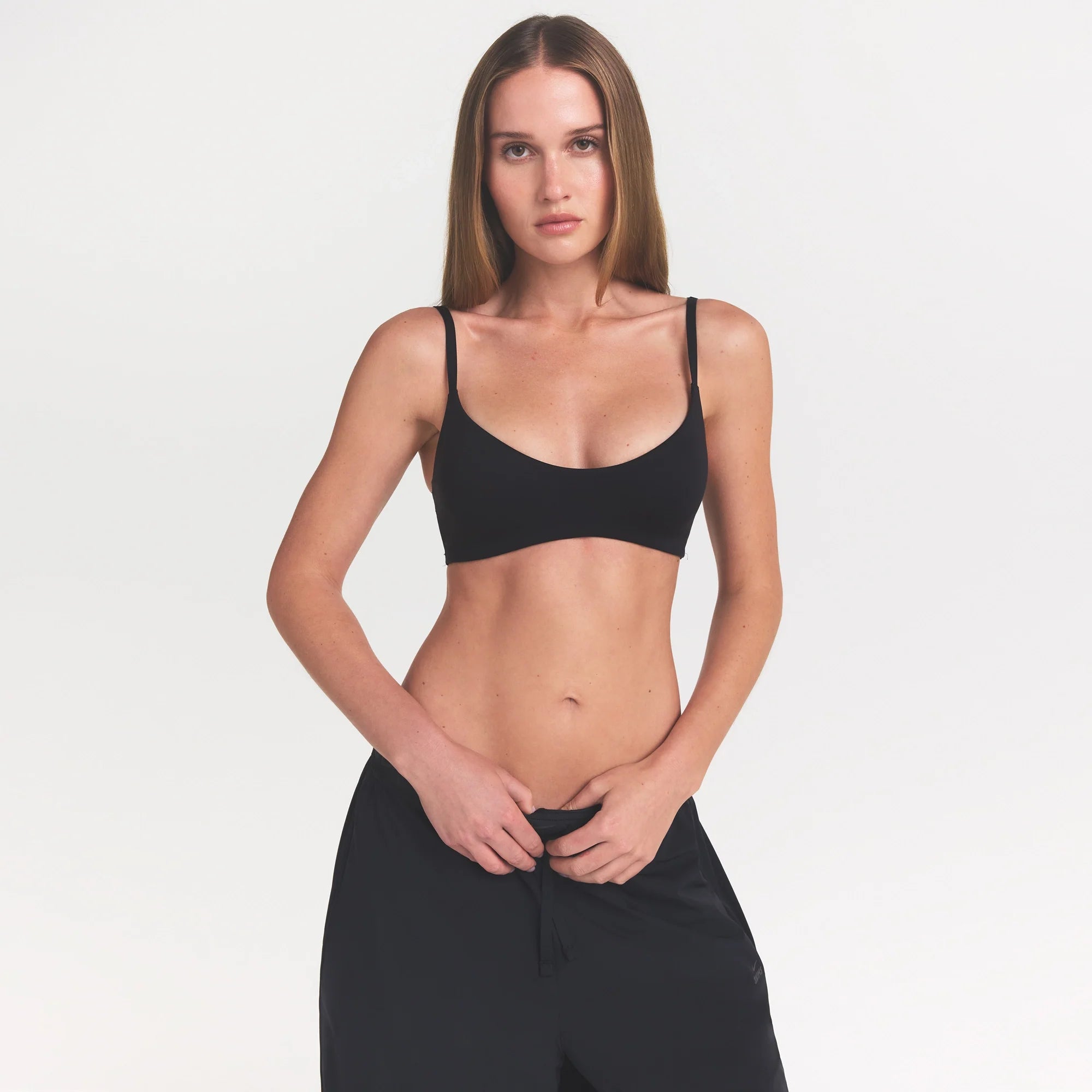 NikeSKIMS MATTE MICRO SCOOP BRA | OBSIDIAN ON A MODEL FRONT VIEW @ | FOCUS: 0.9, 0.1, 0.7