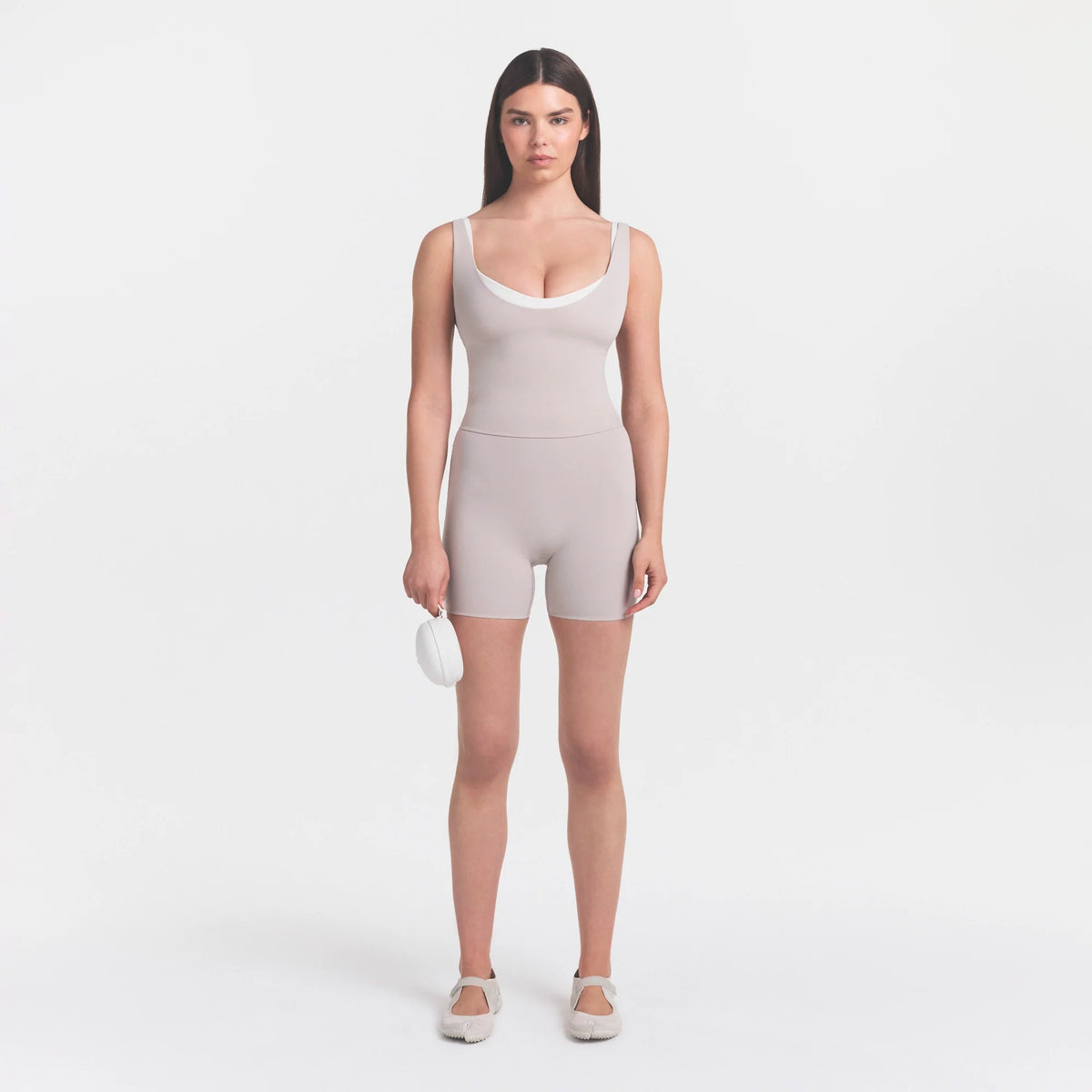 NikeSKIMS STUDIO STRETCH 5" BIKER SHORT | LINENON A MODEL FRONT