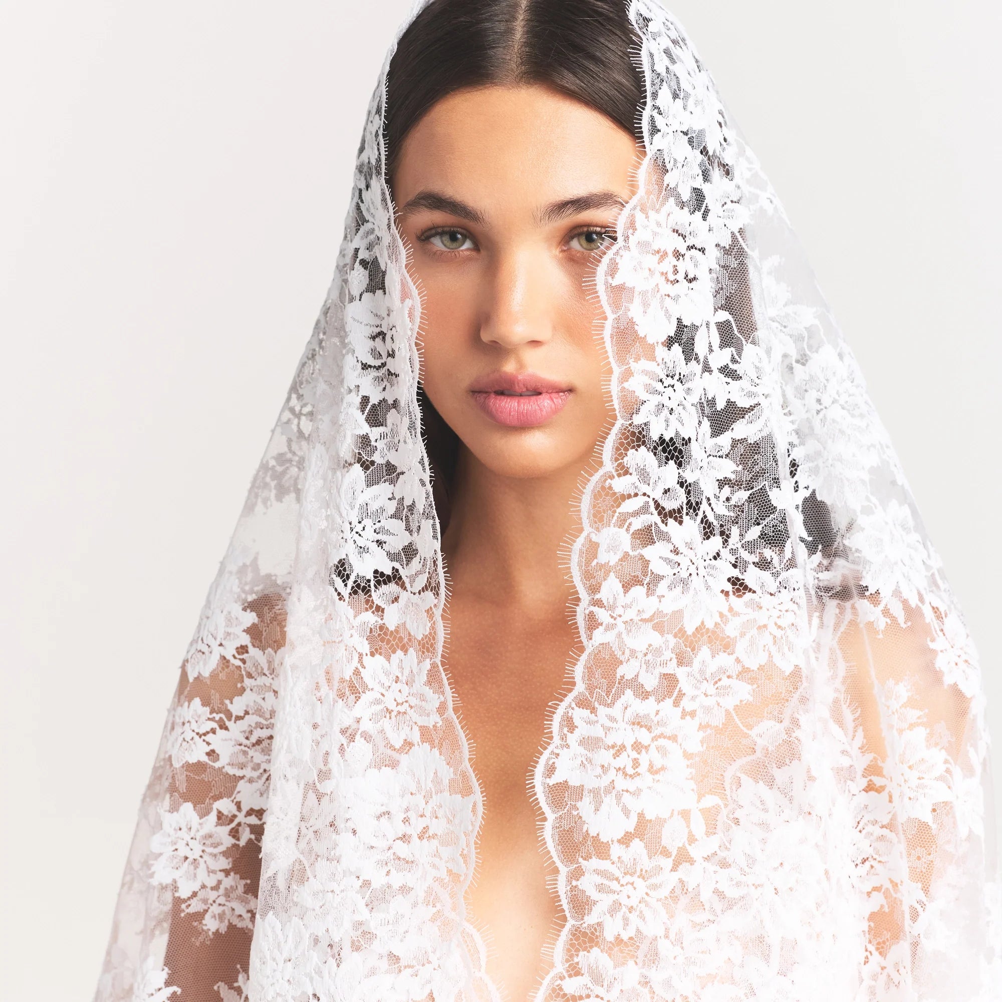 SKIMS LACE VEIL | SNOW ON A MODEL SIDE VIEW @ | FOCUS: 0.0, 1.0, 0.9