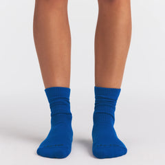NikeSKIMS ACCESSORIES DRI-FIT? CREW SOCK 3-PACK | COBALT MULTI ON A MODEL SIDE VIEW @ | FOCUS: 0.0, 1.0, 0.9
