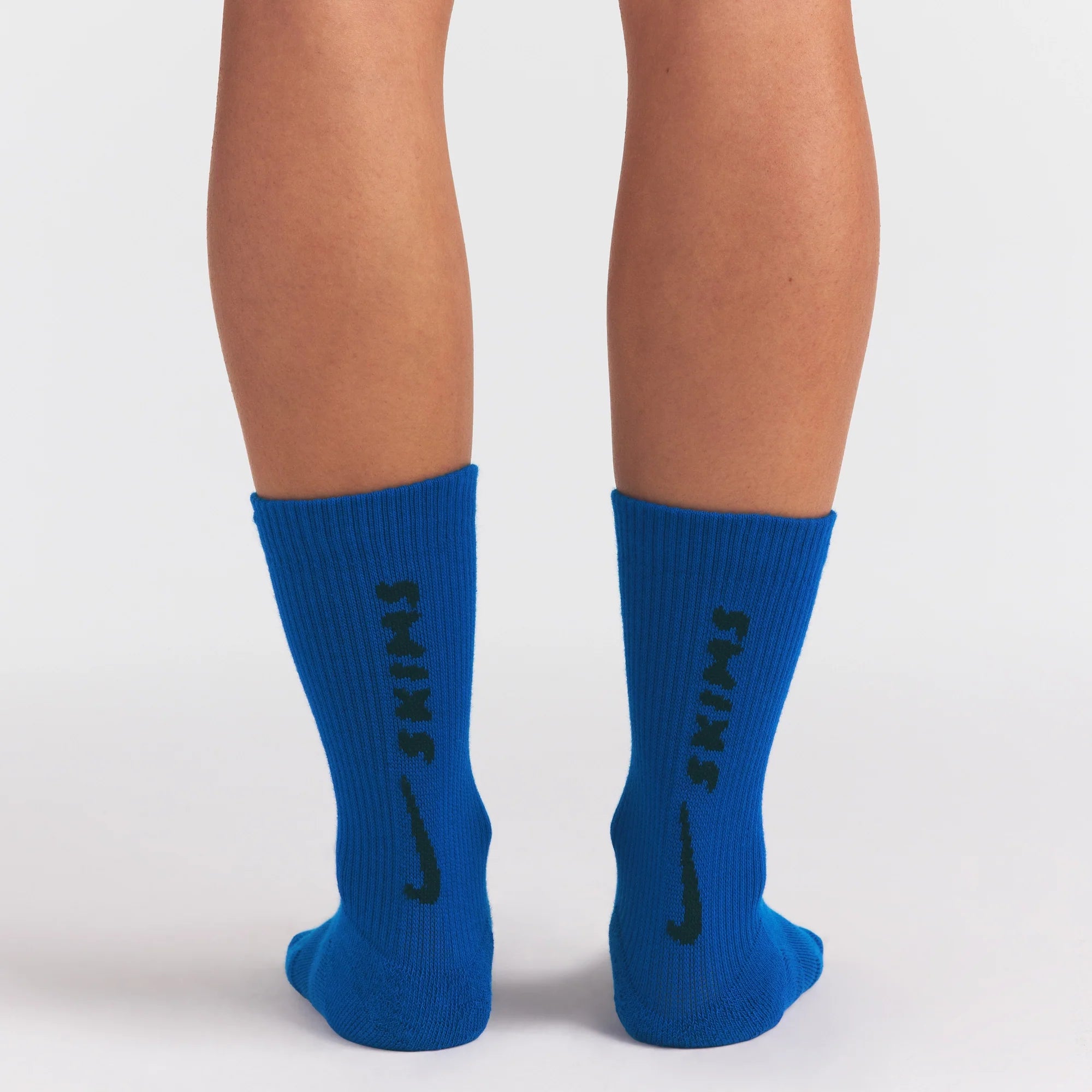 NikeSKIMS ACCESSORIES DRI-FIT? CREW SOCK 3-PACK | COBALT MULTI ON A MODEL SIDE VIEW @ | FOCUS: 0.0, 1.0, 0.9