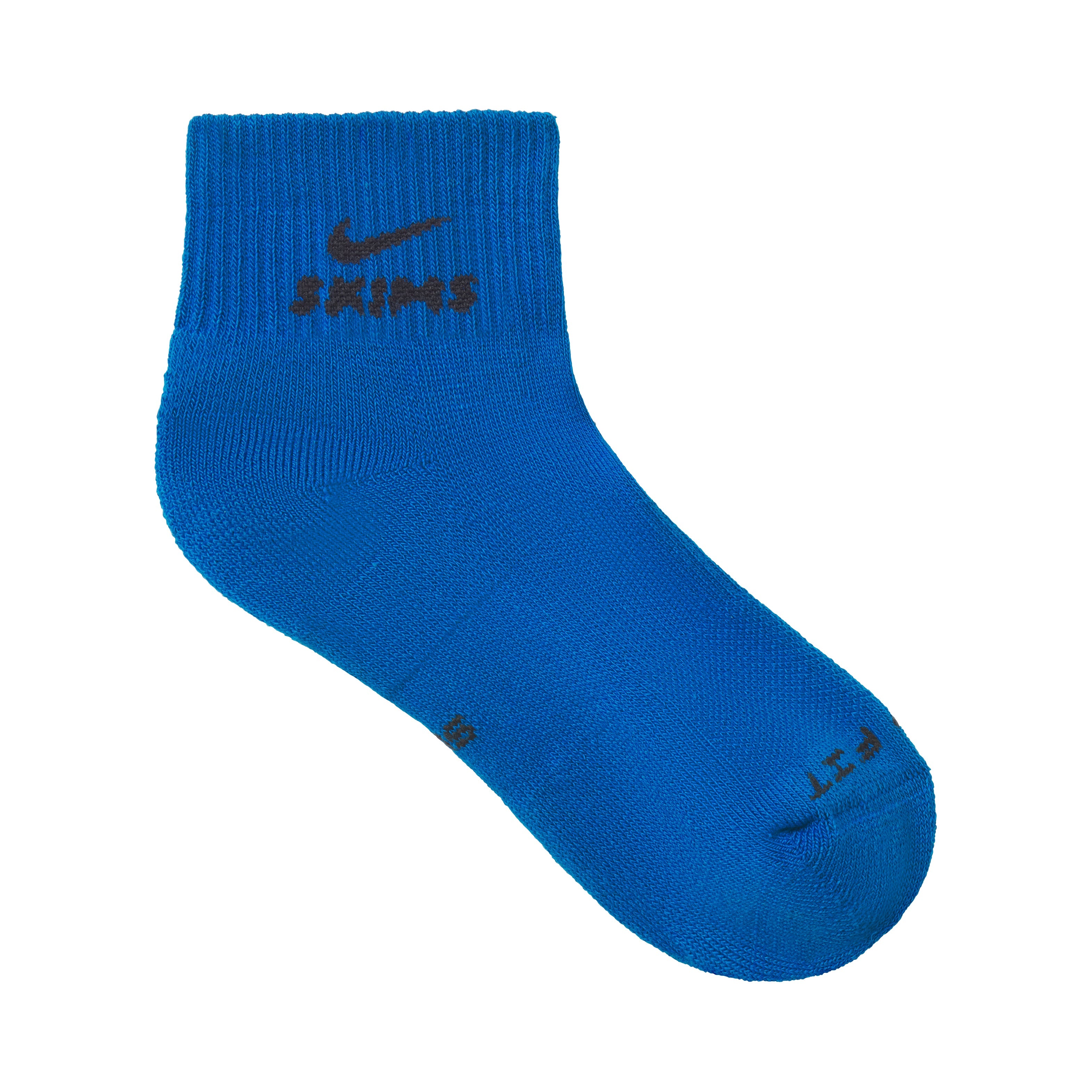 NikeSKIMS ACCESSORIES DRI-FIT? QUARTER CREW SOCK 3-PACK | COBALT(OBSIDIAN)/RAISINETTE(DARK SEPIA)/OBSIDIAN(RAISINETTE) FLAT ON A WHITE BACKGROUND | FLT