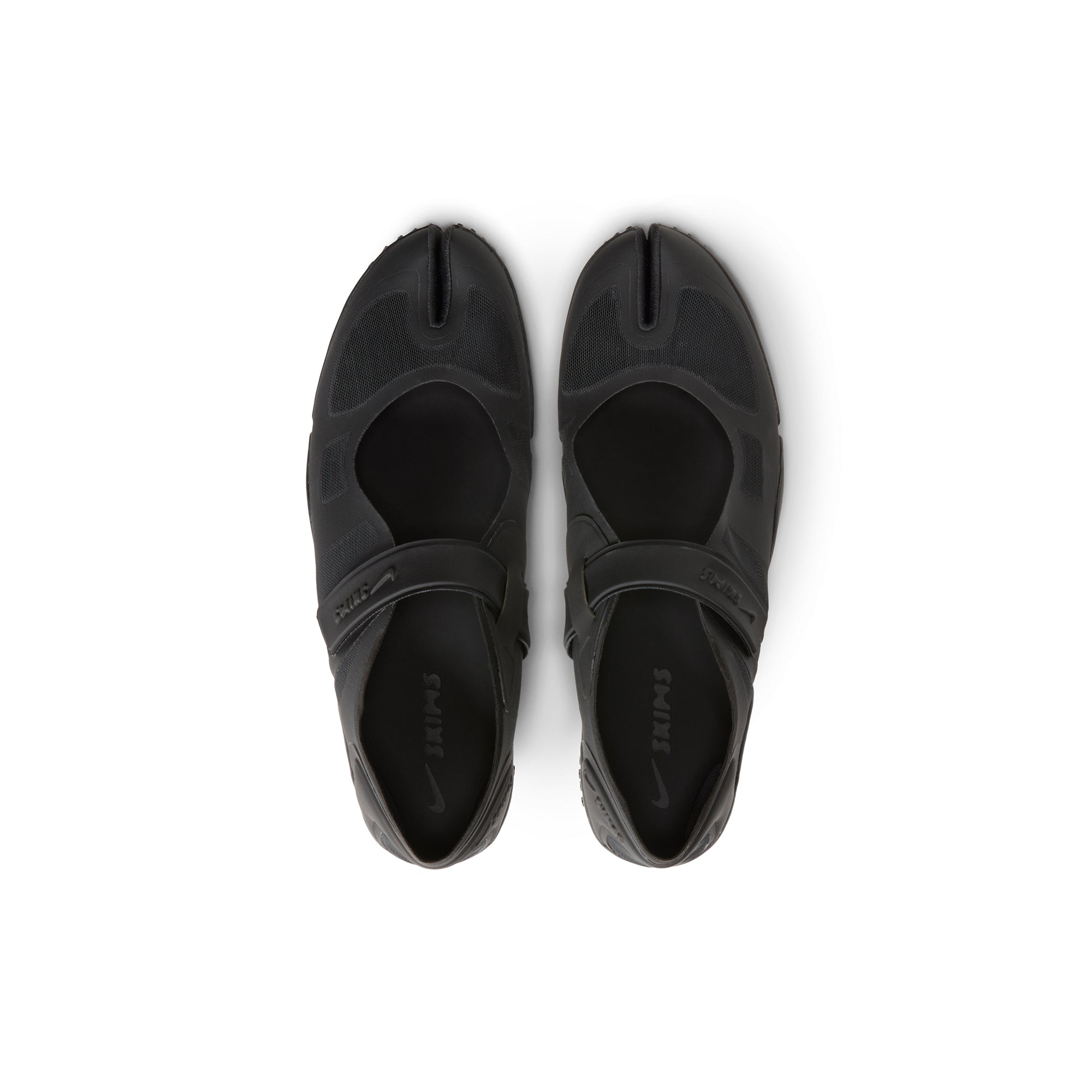 NikeSKIMS FOOTWEAR MESH RIFT | BLACK FLAT ON A WHITE BACKGROUND | @ | FOCUS: 0.0, 1.0, 0.9
