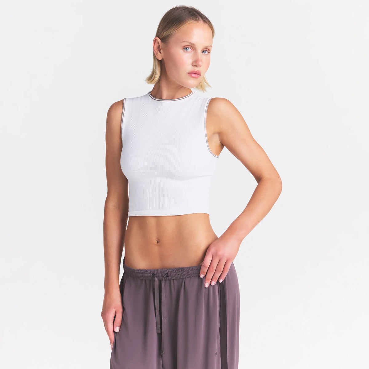 NikeSKIMS RIBBED SEAMLESS MUSCLE TANK | IVORY ON A MODEL SIDE VIEW @ | FOCUS: 0.0, 1.0, 0.9