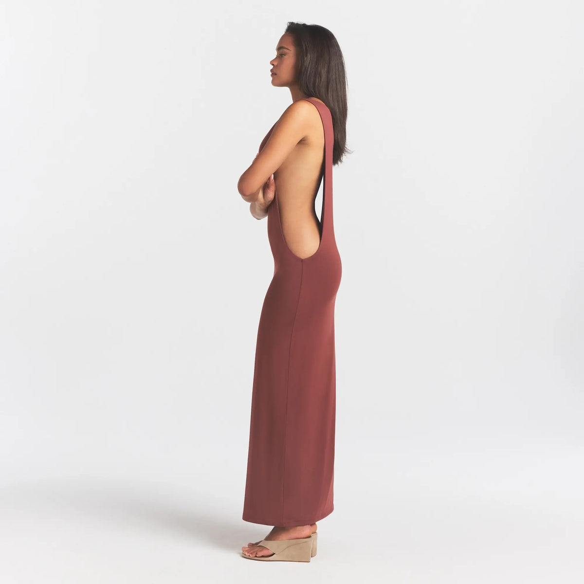 SMOOTH LAYERS CUT OUT LONG DRESS | HENNA ON A MODEL FRONT VIEW @ | FOCUS: 0.0, 1.0, 0.9