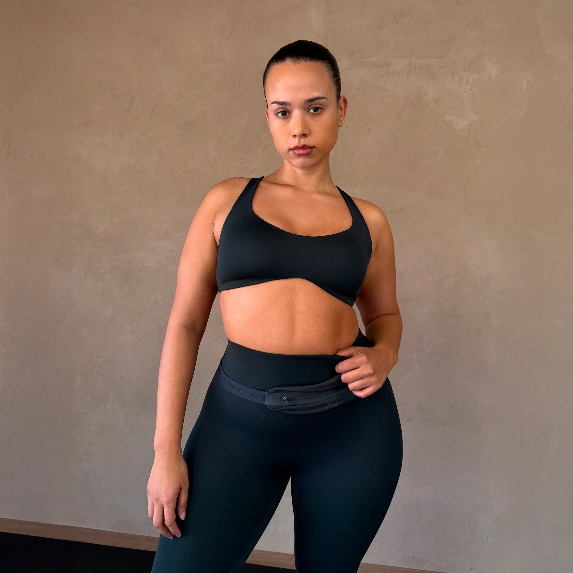 NikeSKIMS MATTE SHAPING SCOOP BRA | OBSIDIAN UGC