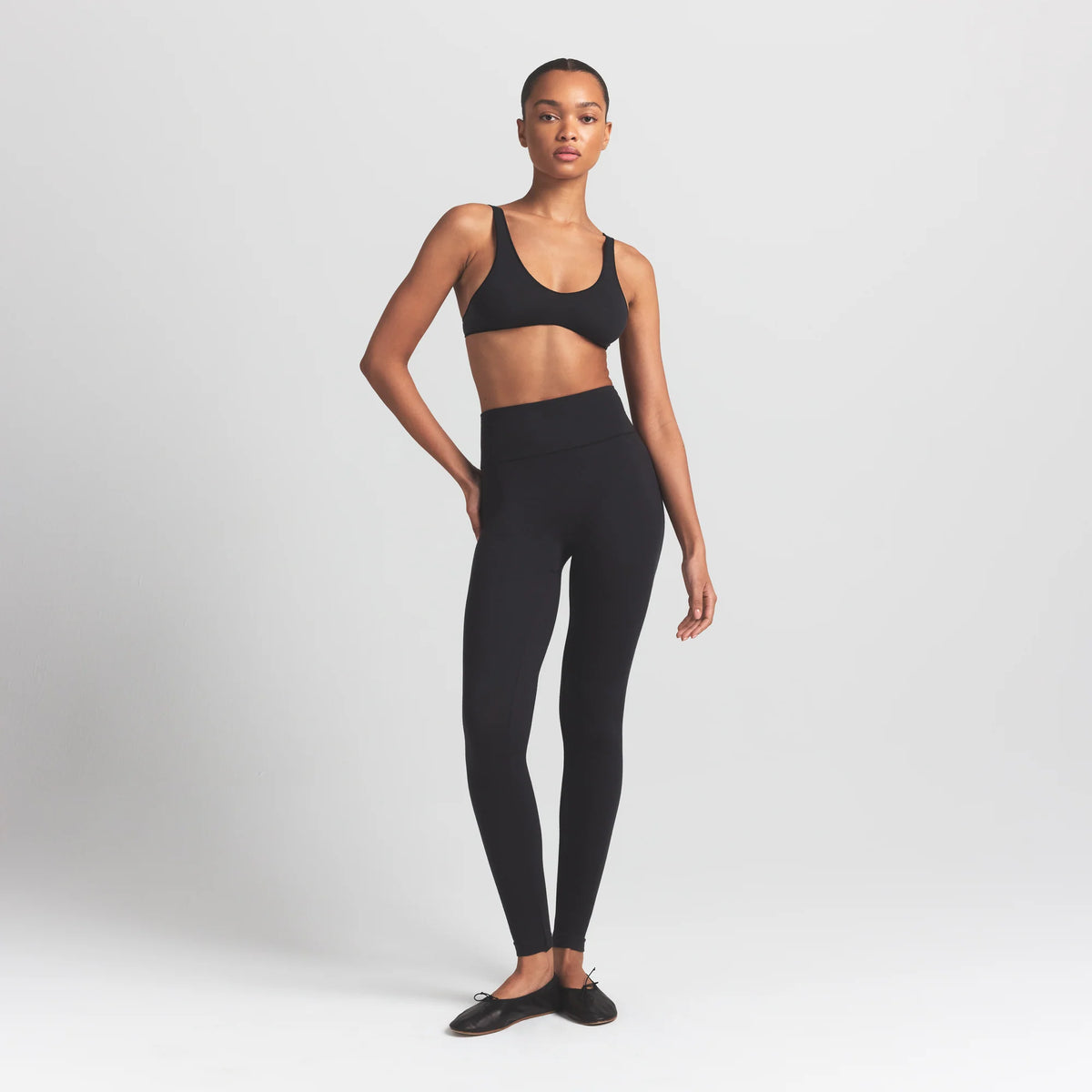WOOL RIB BRALETTE | OBSIDIAN ON A MODEL FRONT VIEW S | FOCUS: 0.0, 1.0, 0.9