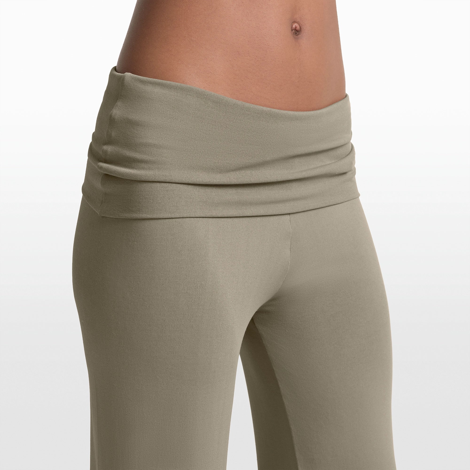 NikeSKIMS STRETCH KNIT FOLDOVER WIDE LEG PANT | DUNE ON A MODEL FRONT VIEW @ | FOCUS: 0.0, 1.0, 0.9