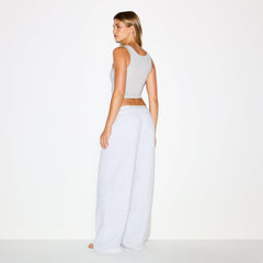 COTTON FLEECE NEW OVERSIZED DOUBLE WAISTBAND PANT | LIGHT HEATHER GREY ON A MODEL BACK VIEW @ | FOCUS: 0.0, 1.0, 0.9